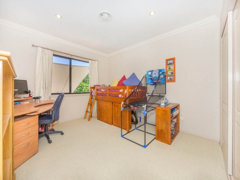 693 Esplanade, Lota QLD 4179