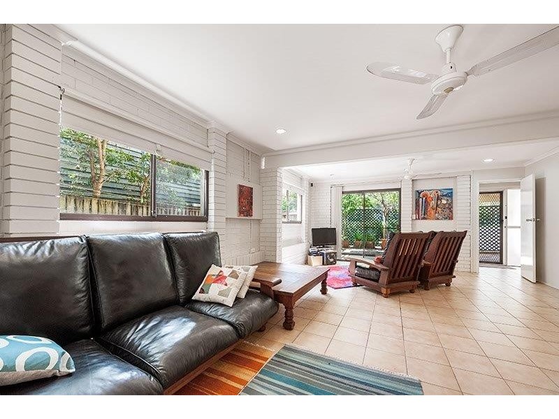 17 Neptune Street, Chapel Hill QLD 4069