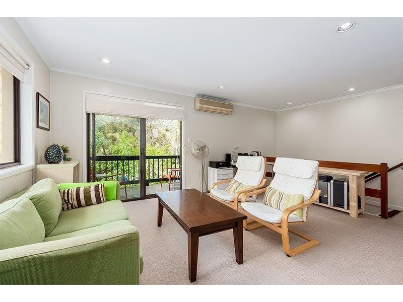 17 Neptune Street, Chapel Hill QLD 4069
