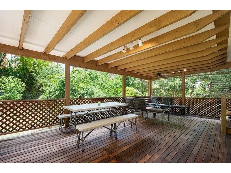 17 Neptune Street, Chapel Hill QLD 4069