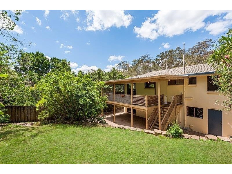 17 Neptune Street, Chapel Hill QLD 4069