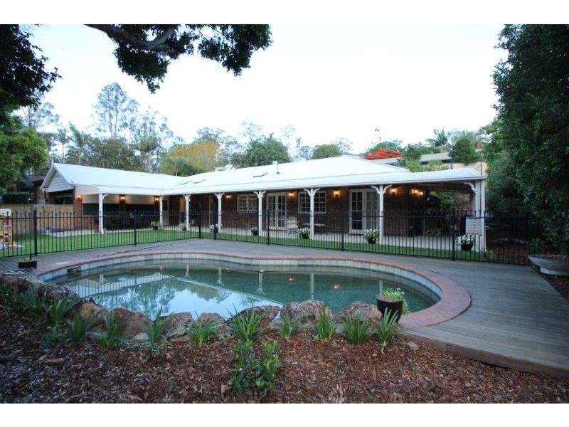 4 Valleybrook, Kenmore Hills QLD 4069