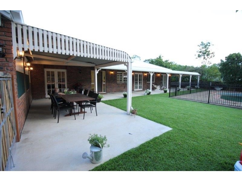 4 Valleybrook, Kenmore Hills QLD 4069