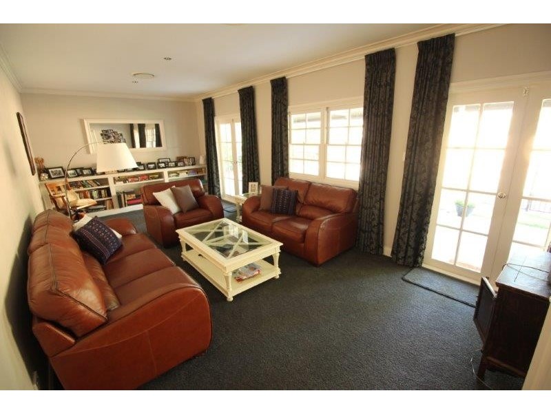 4 Valleybrook, Kenmore Hills QLD 4069