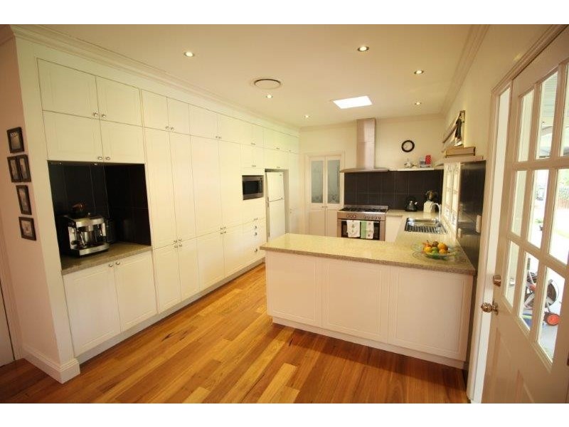 4 Valleybrook, Kenmore Hills QLD 4069