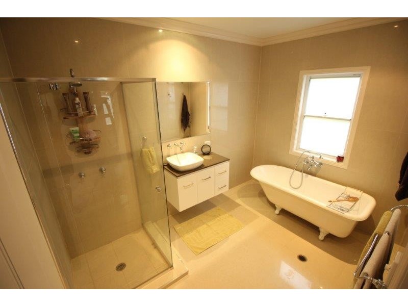 4 Valleybrook, Kenmore Hills QLD 4069