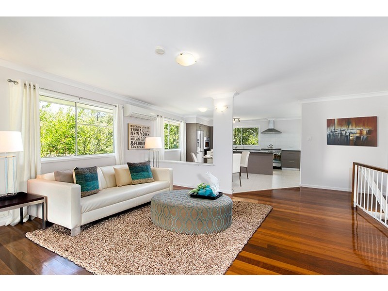 12 Harvard Street, Kenmore QLD 4069