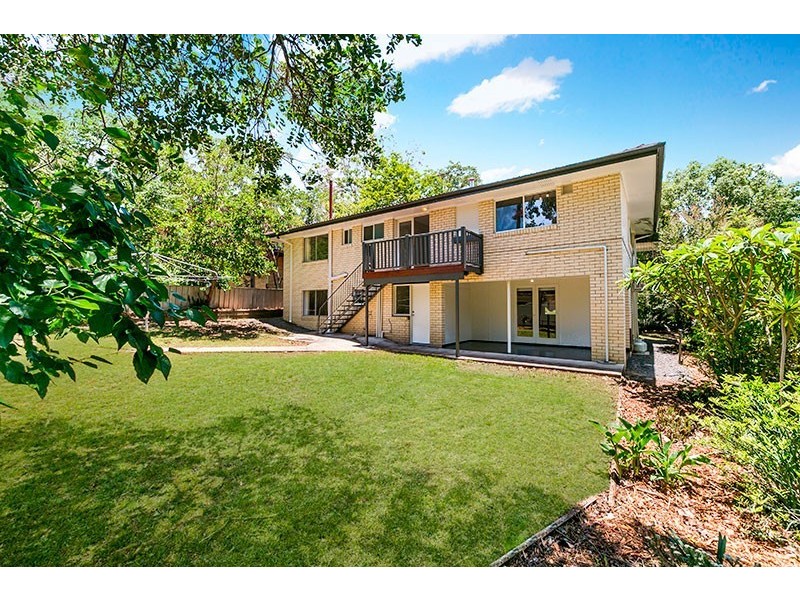 12 Harvard Street, Kenmore QLD 4069