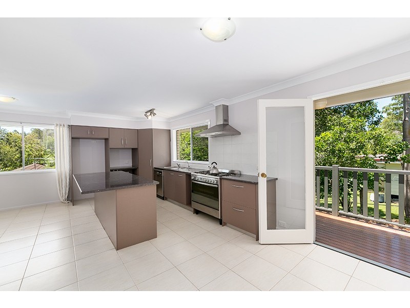 12 Harvard Street, Kenmore QLD 4069