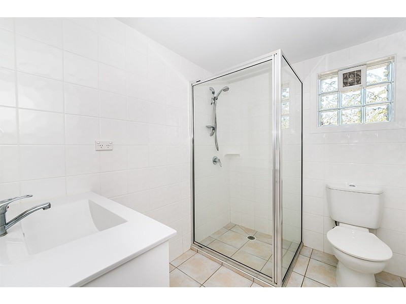 12 Harvard Street, Kenmore QLD 4069