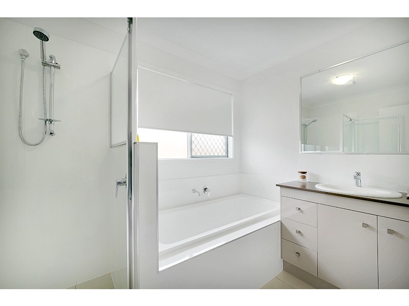 63 Fitzpatrick Cct, Augustine Heights QLD 4300