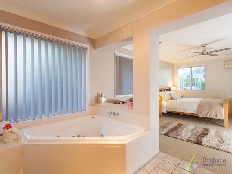 137 Wendouree Cres, Westlake QLD 4074