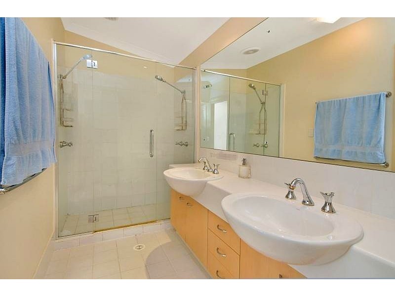 7 SAMUEL PLACE, Sinnamon Park QLD 4073