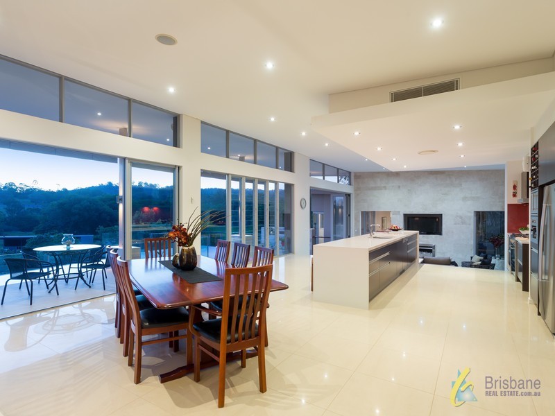 135 Airlie Road, Pullenvale QLD 4069