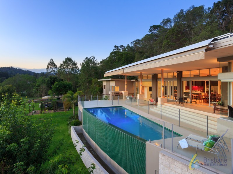 135 Airlie Road, Pullenvale QLD 4069