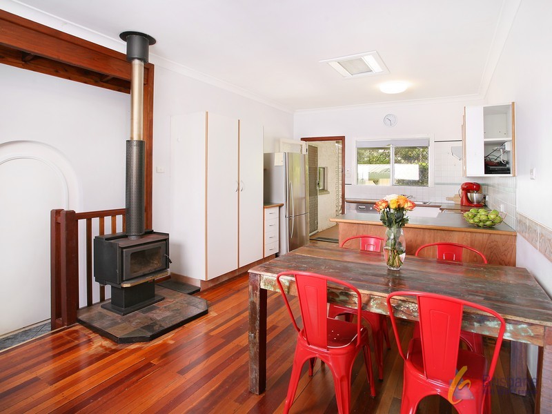 12 Stephenson Street, Oxley QLD 4075