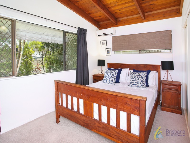 12 Stephenson Street, Oxley QLD 4075