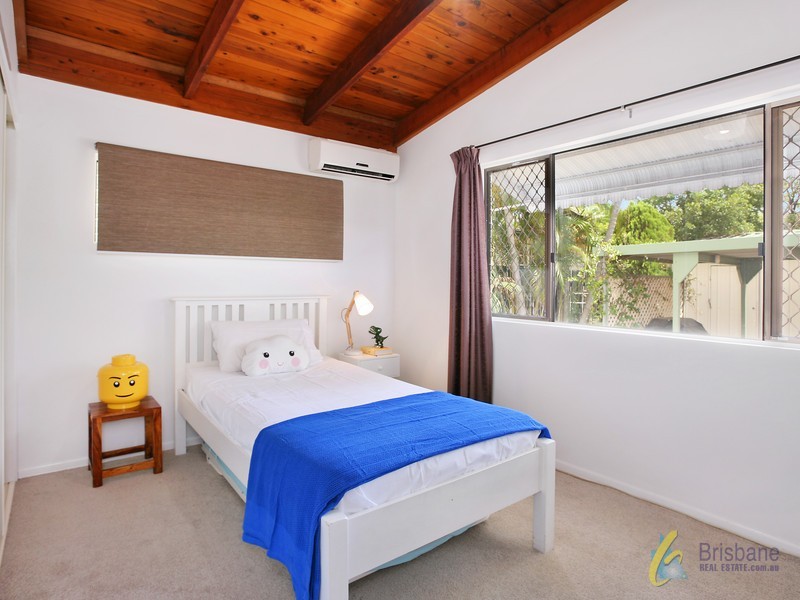 12 Stephenson Street, Oxley QLD 4075