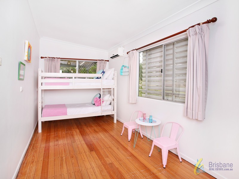 12 Stephenson Street, Oxley QLD 4075