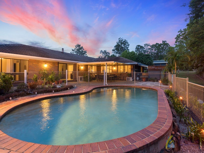 14 Carinya Crescent, Karana Downs QLD 4306