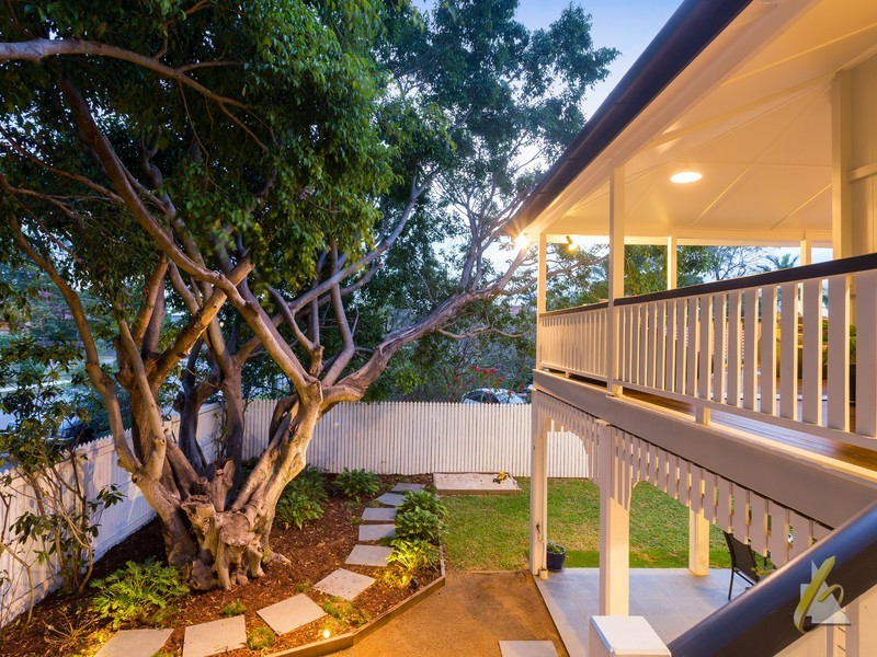 16 Magee Street, Graceville QLD 4075