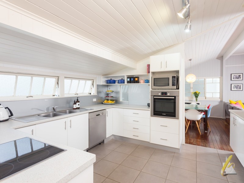 16 Magee Street, Graceville QLD 4075