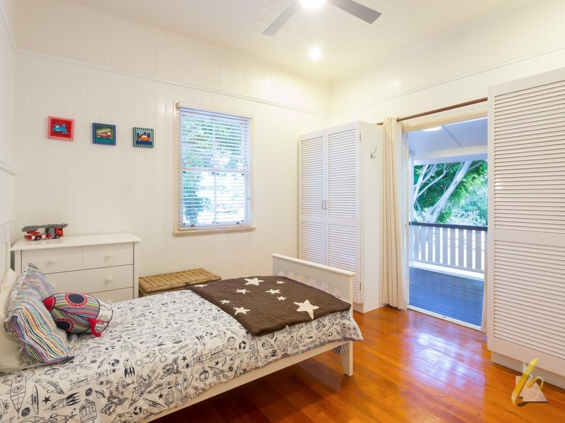 16 Magee Street, Graceville QLD 4075