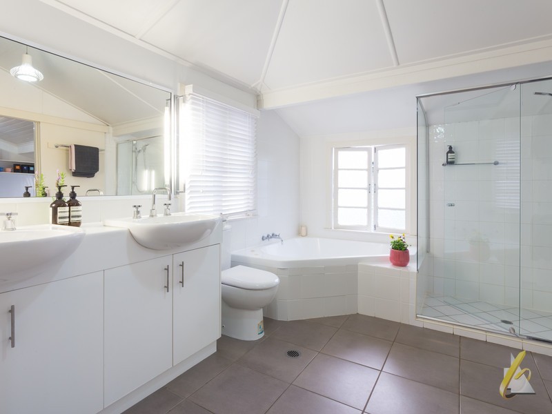 16 Magee Street, Graceville QLD 4075