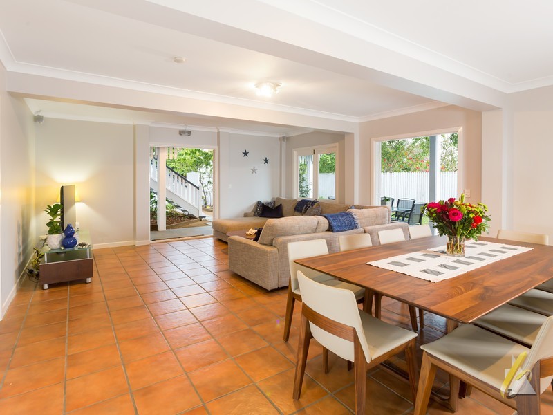 16 Magee Street, Graceville QLD 4075