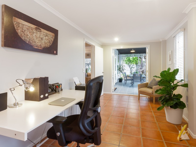 16 Magee Street, Graceville QLD 4075