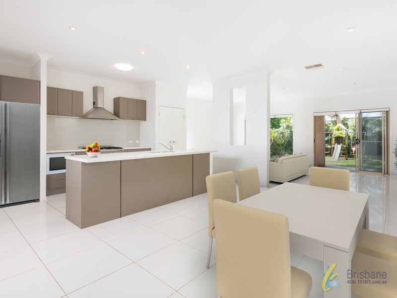 82 Borden Street, Sherwood QLD 4075