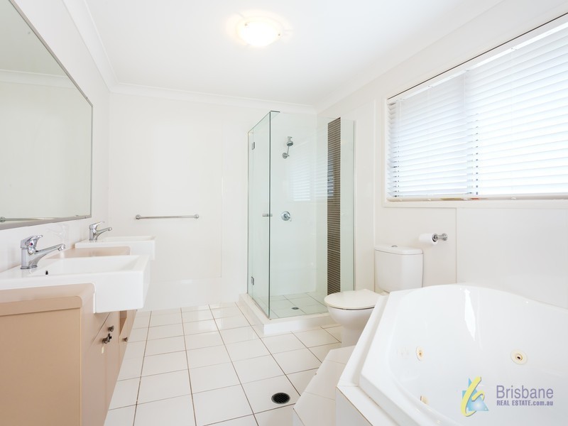82 Borden Street, Sherwood QLD 4075