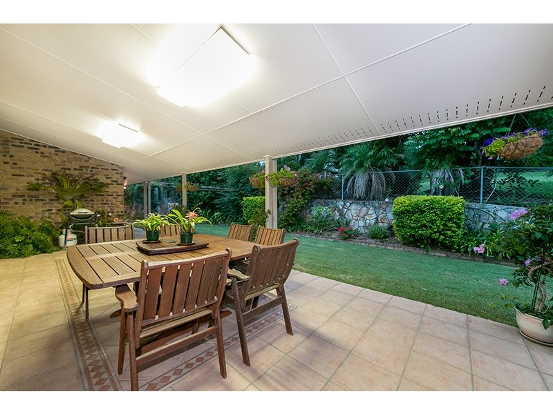 12 Rebecca Street, Chapel Hill QLD 4069
