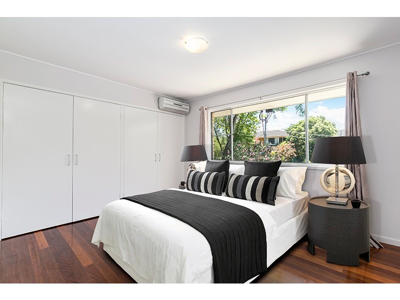 12 Harvard Street, Kenmore QLD 4069