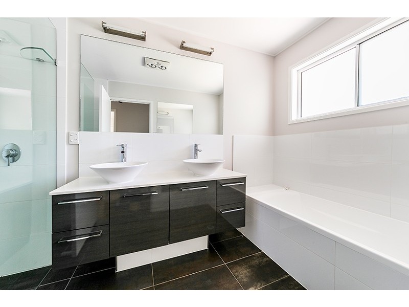 12 Harvard Street, Kenmore QLD 4069