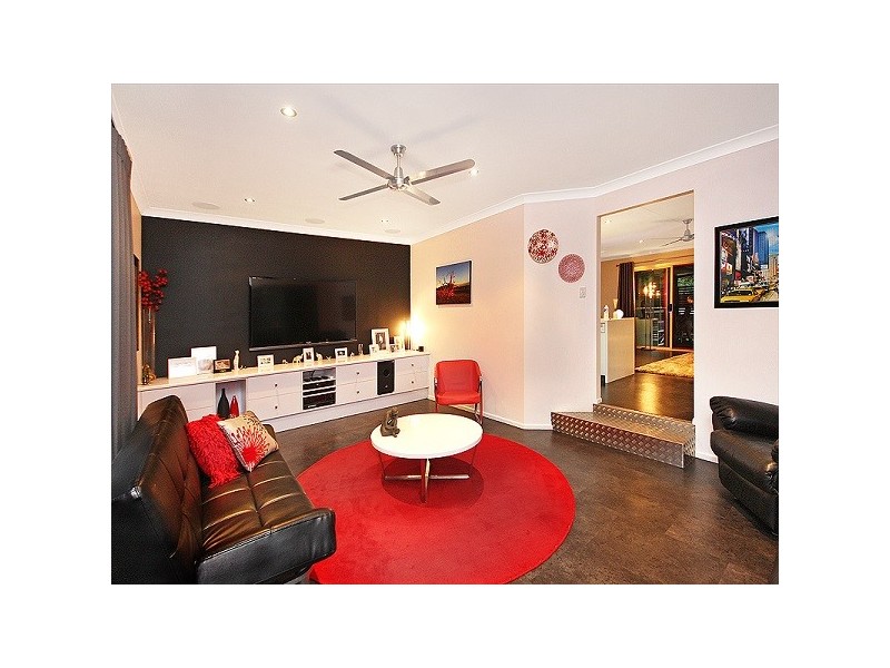 16 Omeo Grove, Karana Downs QLD 4306