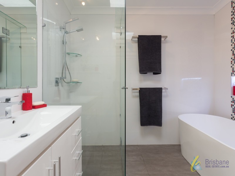 153 Jesmond Rd, Indooroopilly QLD 4068