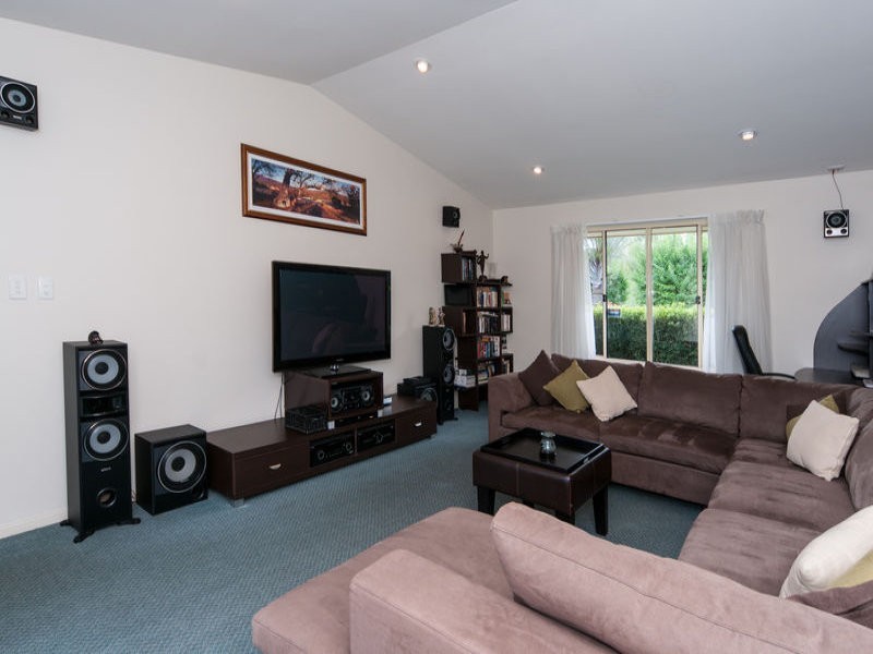 1 Darling St, Karalee QLD 4306