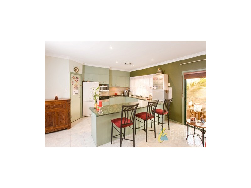 33 Lakeside Cct, Sinnamon Park QLD 4073