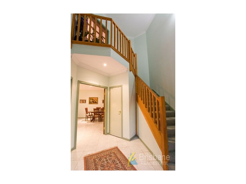 33 Lakeside Cct, Sinnamon Park QLD 4073