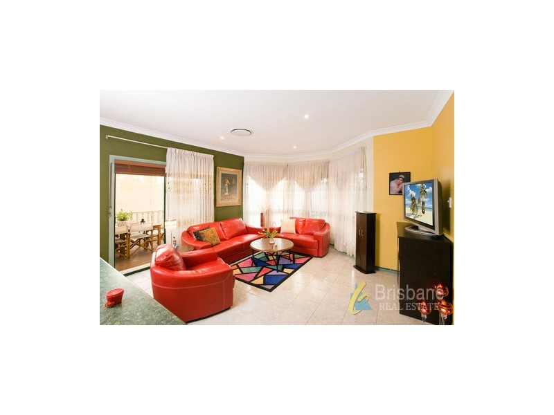 33 Lakeside Cct, Sinnamon Park QLD 4073