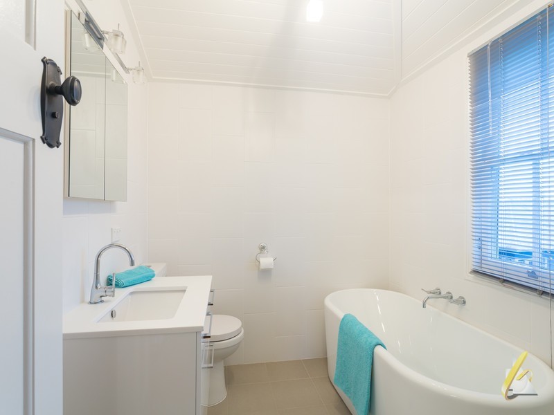 190 Long Street East, Graceville QLD 4075