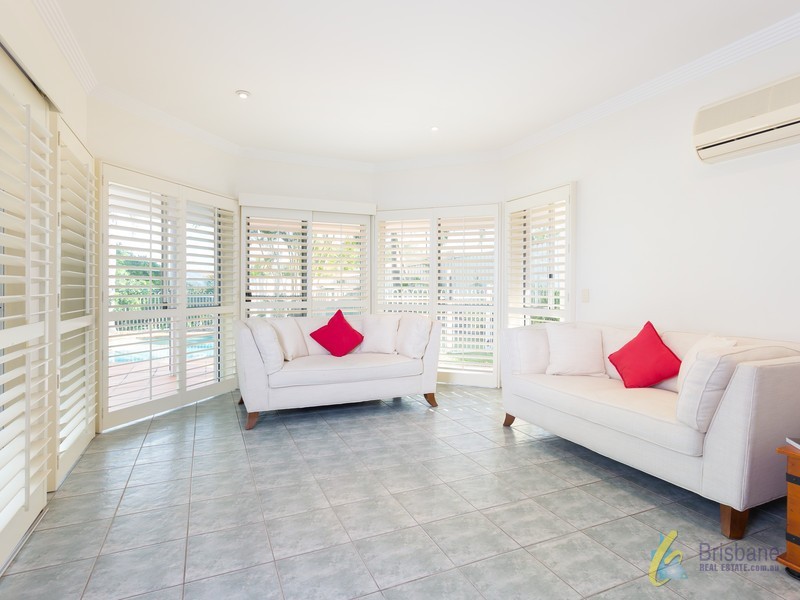 19 Bowles Street, Mount Ommaney QLD 4074