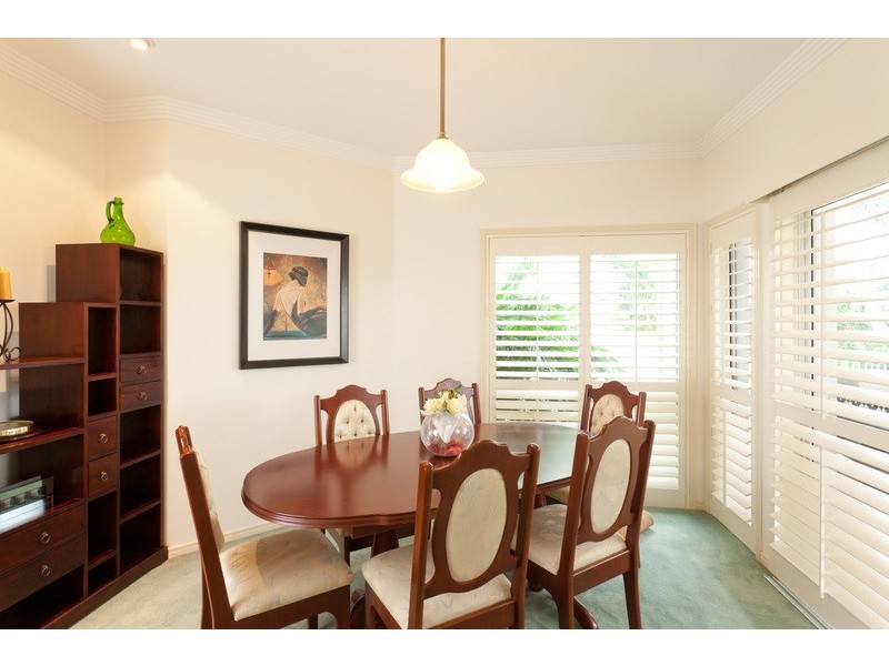 19 Bowles Street, Mount Ommaney QLD 4074