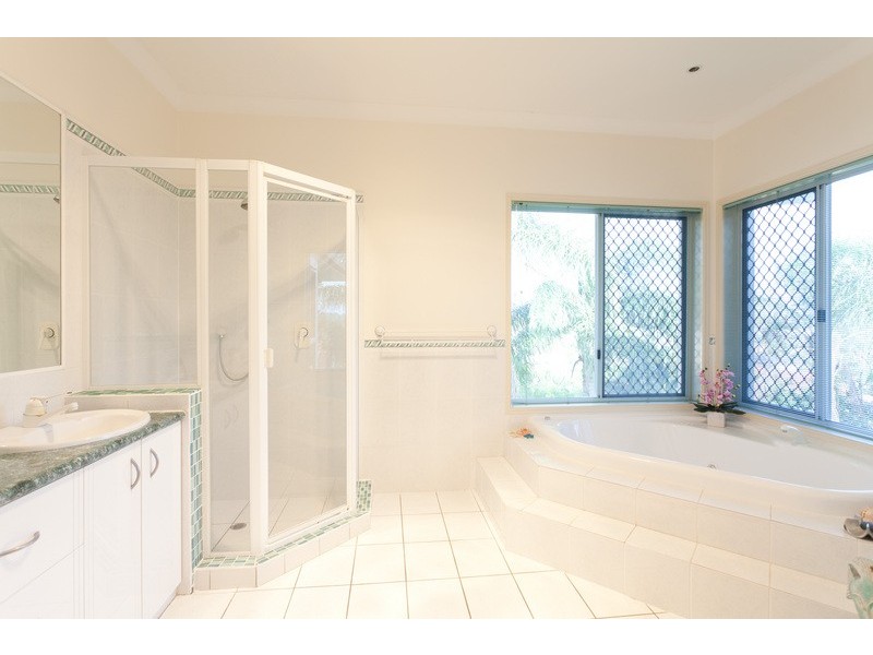 19 Bowles Street, Mount Ommaney QLD 4074