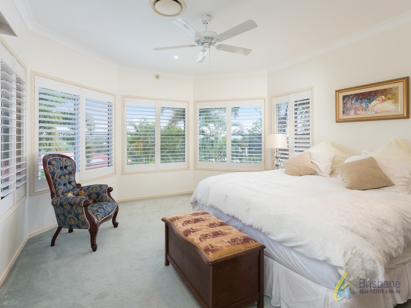 19 Bowles Street, Mount Ommaney QLD 4074