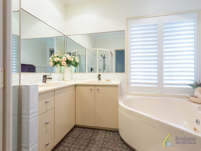 19 Bowles Street, Mount Ommaney QLD 4074