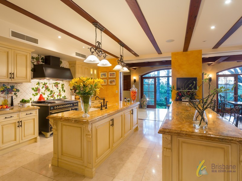 8 Emma Place, Fig Tree Pocket QLD 4069