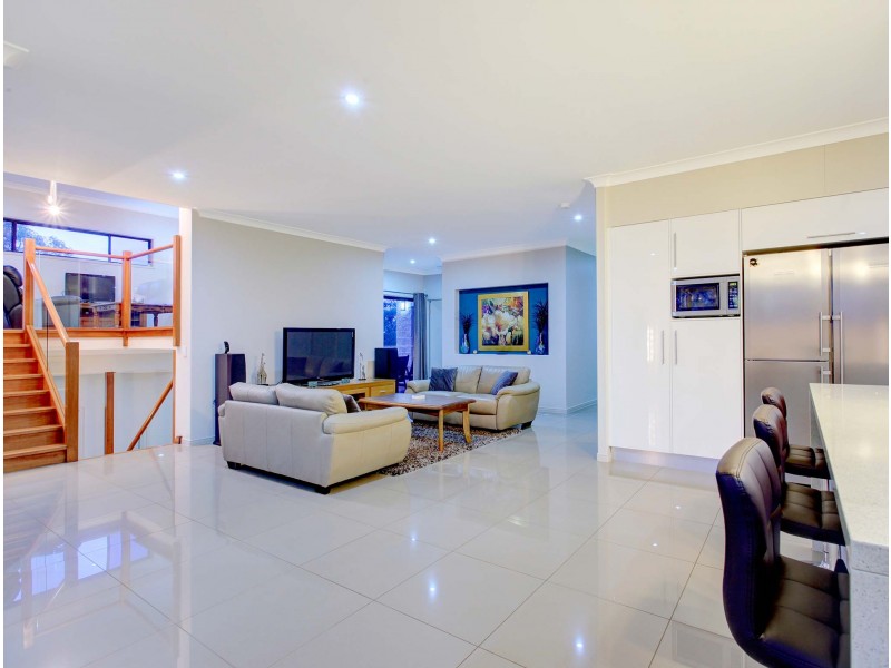 58 Gordon Cct, Seventeen Mile Rocks QLD 4073