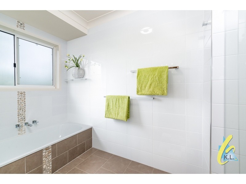 19 Tanderra Way, Karana Downs QLD 4306